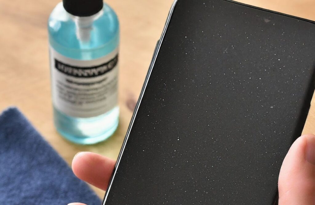 Guide To Keep Your Phone Clean And Germ-Free
